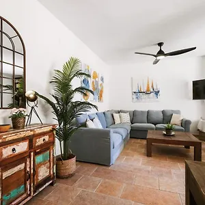 Con Parking Junto A Catedral Centro De Estreno! Apartamento